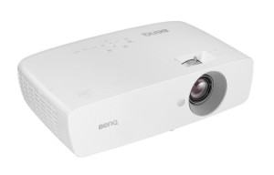 BenQ W1090 – popularny projektor dla kinomanów, kibiców i graczy