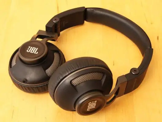 JBL Synchros s300i – test słuchawek dla urządzeń mobilnych