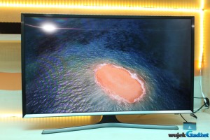 Samsung 32” Full HD Smart TV J6300 z zakrzywionym ekranem Seria 6