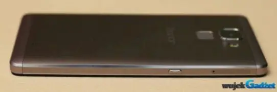 Honor_7_7