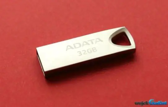 Test pancernego pendriva ADATA UV210