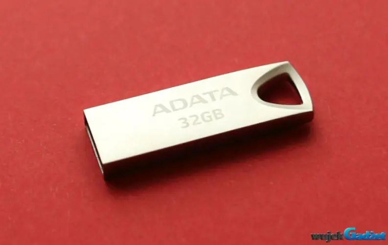 Test pancernego pendriva ADATA UV210