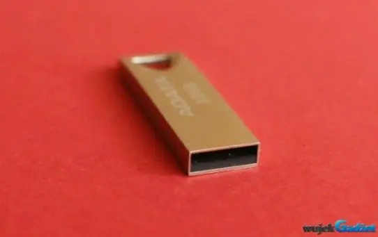 ADATA_UV210_USB_FLASH_DRIVE_32GB_5