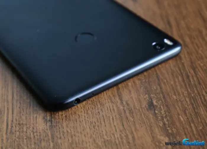 Xiaomi_Mi_Max_2_13