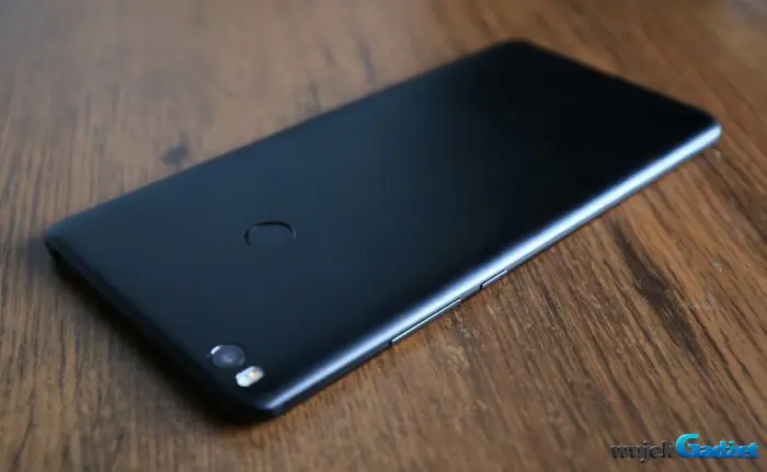 Xiaomi_Mi_Max_2_14