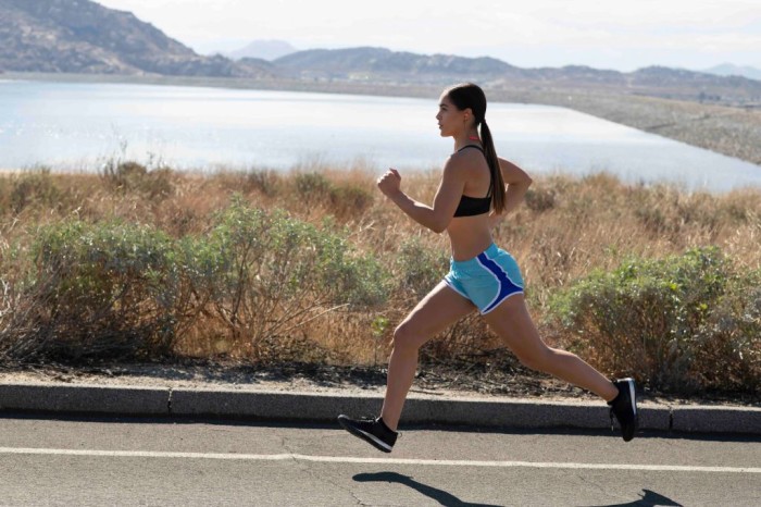 JBL Endurance RUN BT to bezprzewodowe dokanałowe słuchawki sportowe odporne na pot.