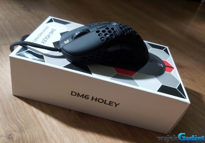 DREAM MACHINES – Test myszy DM6 HOLEY i podkładki DreamPad Rough Control
