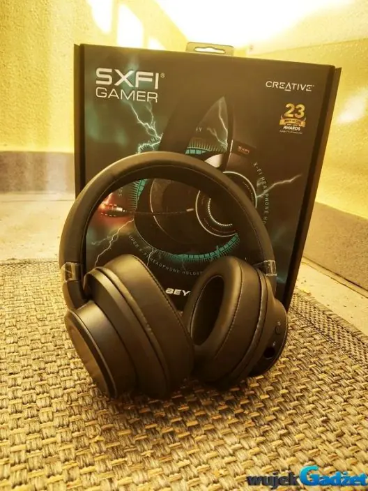 Test zestawu słuchawkowego dla graczy USB-C z technologią Super X-Fi oraz mikrofonem CommanderMic