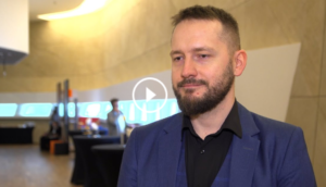 Czterech na 10 Polaków miało do czynienia z deepfake’ami. Cyberprzęstępcy coraz skuteczniej wykorzystują manipulowane treści