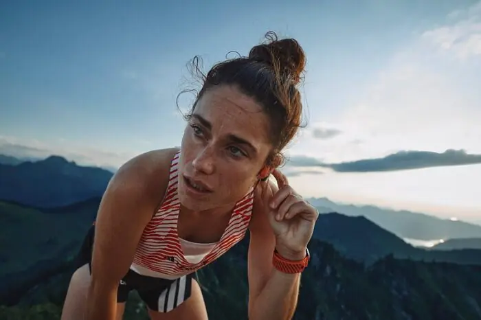 Trenuj z determinacją, działaj z orientacją na cel. Suunto przedstawia 2 premiery: zegarek Race 2 oraz słuchawki Wing 2