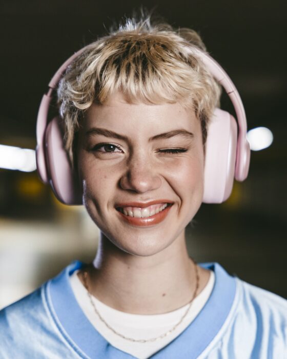 Prawdziwy as w muzycznej talii kart i 100 godzin odsłuchu. Poznajcie nauszne słuchawki Fresh ‘n Rebel Clam Ace 2