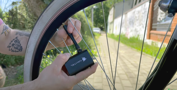 NAVITEL AIR12 MINI – najmniejszy kompresor na rynku, wielka moc w małej obudowie