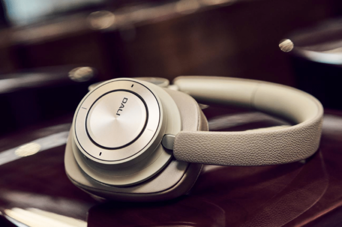 Słuchawki DALI IO-12: teraz w kolorze Mocha Grey