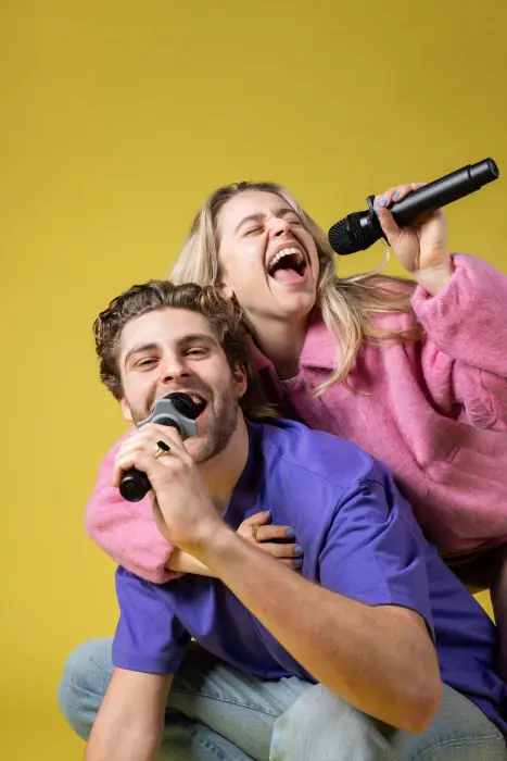 Wakacje czas zacząć, czyli startujemy z karaoke. Oto premierowy zestaw imprezowych bezprzewodowych mikrofonów od Fresh ‘n Rebel