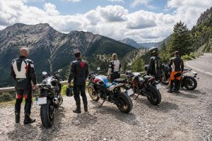 Czy jazda motocyklistów w grupie zwiększa bezpieczeństwo?