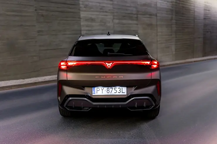 118 km na prądzie i 272 KM sportowych emocji. CUPRA Terramar e-HYBRID