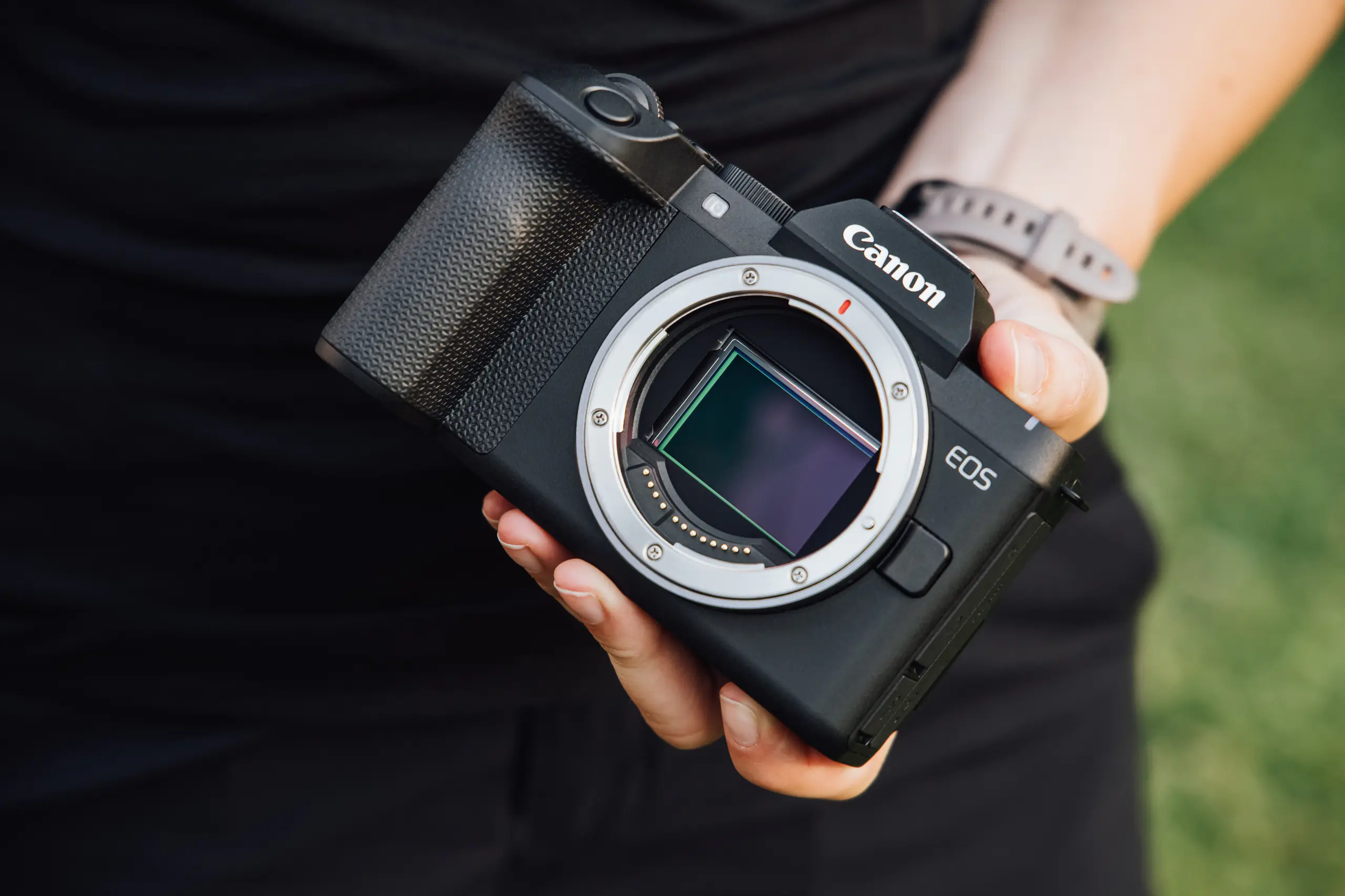Canon EOS R8 Mark II – pełnoklatkowa jakość, pewność i stabilność w kompaktowej konstrukcji idealnej w podróży