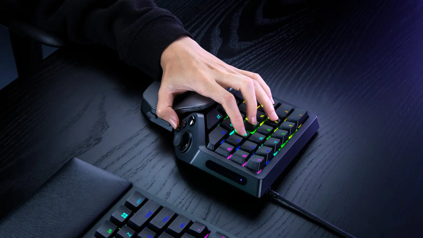 Absolutna dominacja w grach MMO i FPS: Razer przedstawia Tartarus V2 Pro!