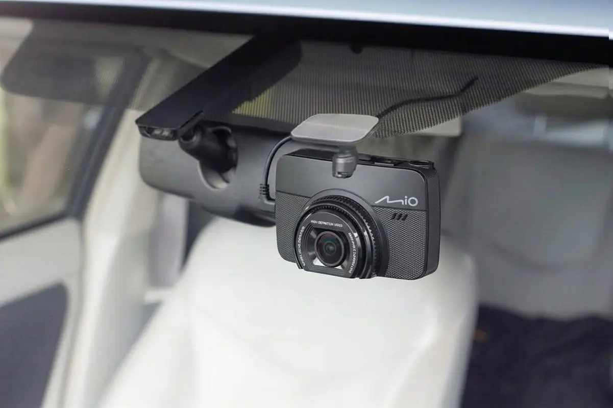 Nowość – Mio MiVue 945W: inteligentna ochrona pojazdu 24/7 i nagrania w jakości 4K Ultra HD