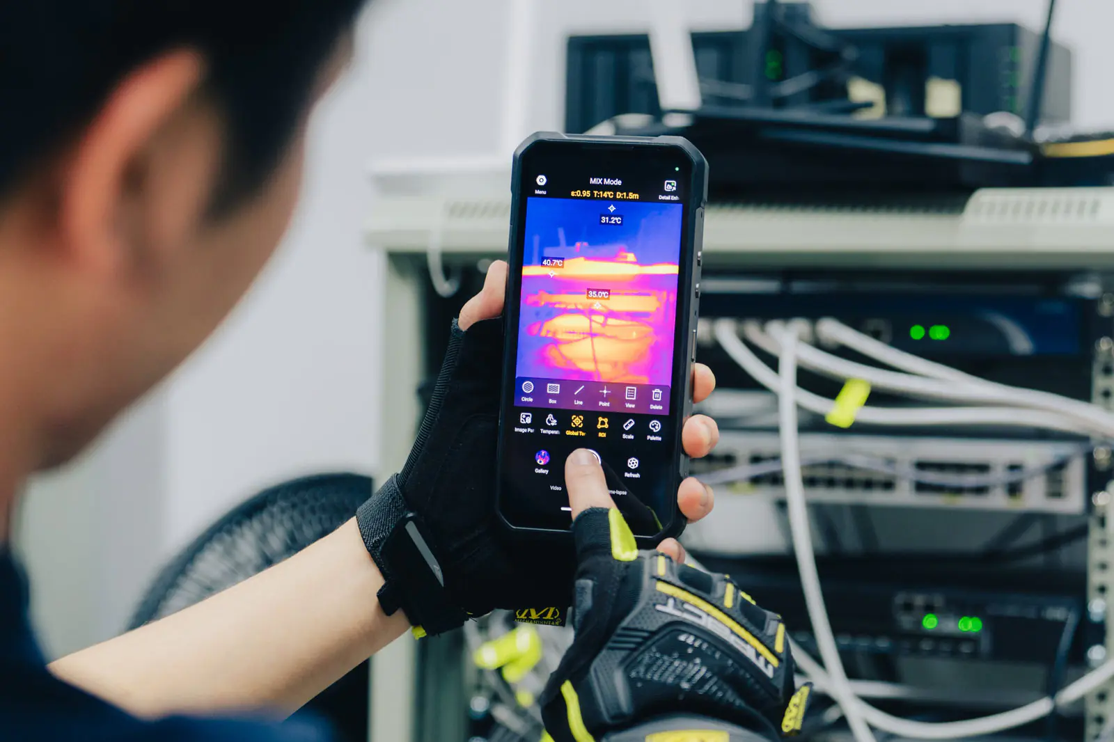 Termowizja i noktowizja w smartfonach Oukitel – gadżet czy realne narzędzie?
